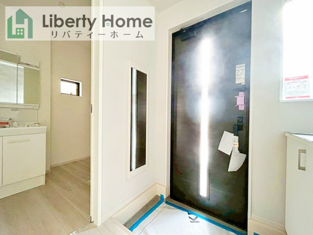 土浦市桜町1期　新築戸建の玄関
