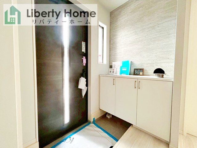 土浦市桜町1期　新築戸建の玄関