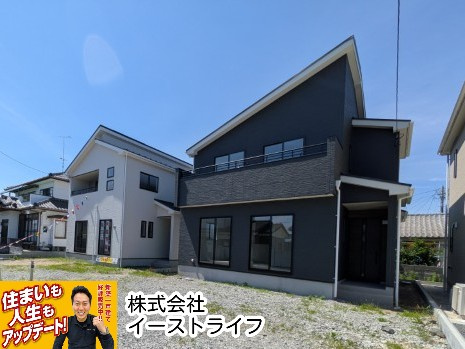 【新築戸建】　いわき市小名浜大原12期　全3棟の外観|1，2号棟外観写真　手前の黒っぽい外壁が2号棟、奥の白っぽい外壁が1号棟になります。