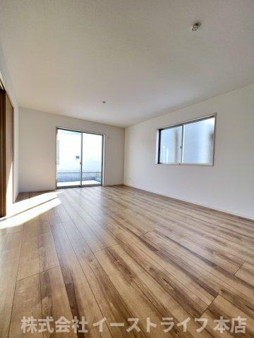 【新築戸建】　いわき市佐糠町東2期の子供部屋|同社施工イメージです。　16.0帖あるリビングは、ご家族との団欒をするのにぴったりのスペースです。