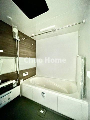 【浴室】 | 江戸川区北小岩7丁目新築分譲住宅 | 【バスルーム】暖房換気乾燥機付きシステムバスルーム。暖房・冷風・換気・乾燥など、毎日を快適に過ごせるうれしい機能が揃っています。雨の日の洗濯物も安心です。