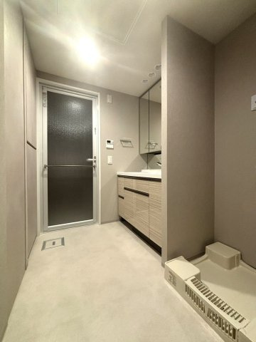 ザ・札幌タワーズ　ウェストタワーの脱衣所|お掃除のしやすいフラットな脱衣所！