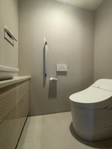 ザ・札幌タワーズ　ウェストタワーのトイレ|手洗いや手すり、収納スペースもあります！