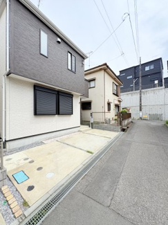 【前面道路含む現地写真】