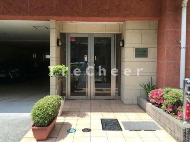 ジュネ本郷のエントランス