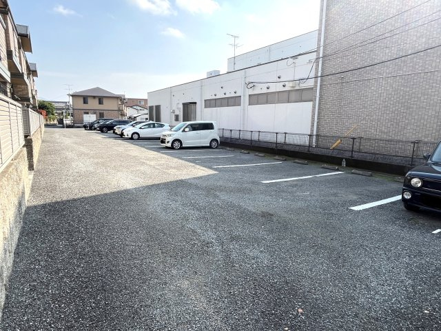 ウィンクルムの駐車場