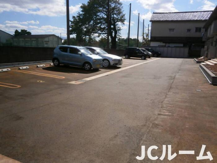 プリマクラッセの駐車場