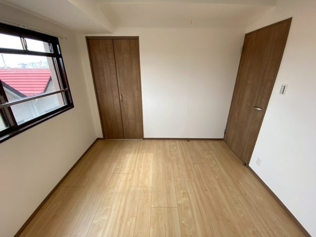 ユニーブル晴丘B棟の子供部屋|☆5.9帖☆
明るい洋室♪お子様の一人部屋デビューにもいいですね♪