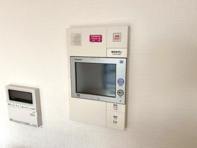 ユニーブル晴丘B棟のセキュリティ|モニター付きインターホンは、来客の際に来訪者のお顔を確認できるので安心です！