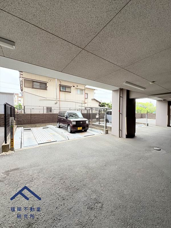 アーバンパレス春日公園の駐車場