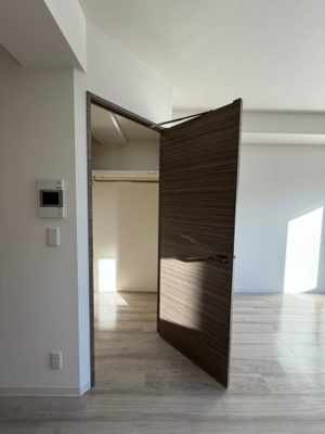 【居間・リビング】 | ラドゥセール梅田ウエスト