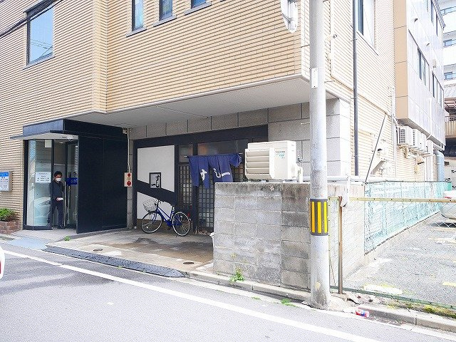 第二西田ビルのエントランス