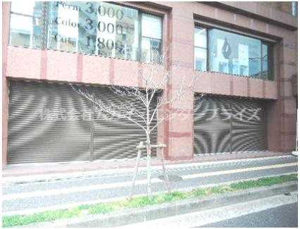 光明池駅前ビルの外観