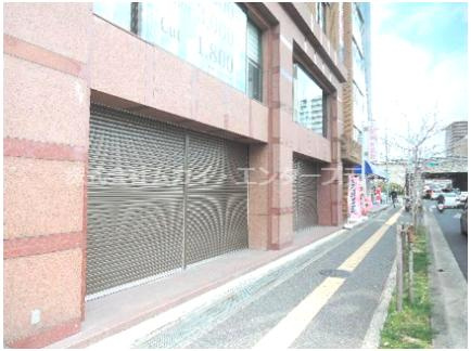 光明池駅前ビルの外観
