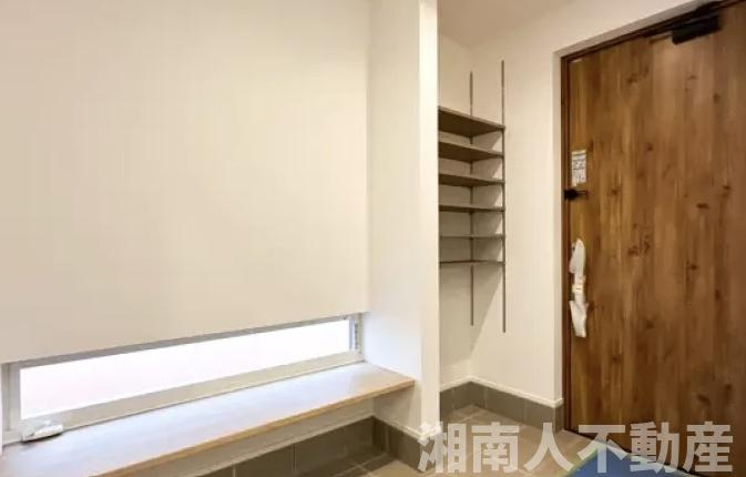 ★新築戸建て　茅ヶ崎市松風台　の玄関|収納もある玄関です