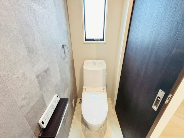 タマタウン　瑞穂市穂積小Ⅱ　全4区画分譲のトイレ|超節水型の水洗トイレを標準採用。汚れが付きにくいコーティング加工で、いつでも清潔に保てる便座を装備。