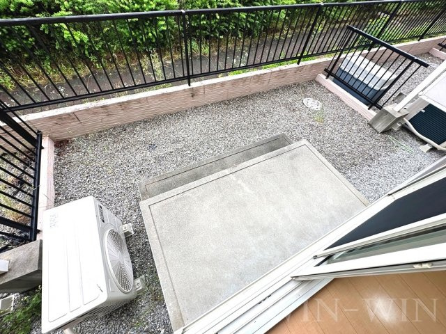 アゼリアコートのバルコニー