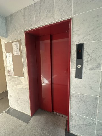 琥珀のエントランス