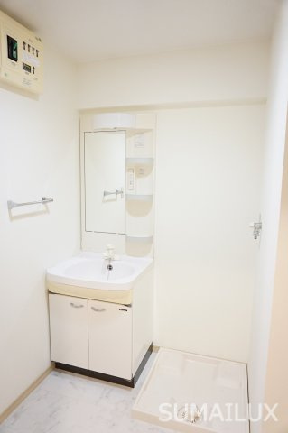 スプランドゥール新屋敷の独立洗面台