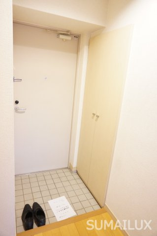 スプランドゥール新屋敷の玄関