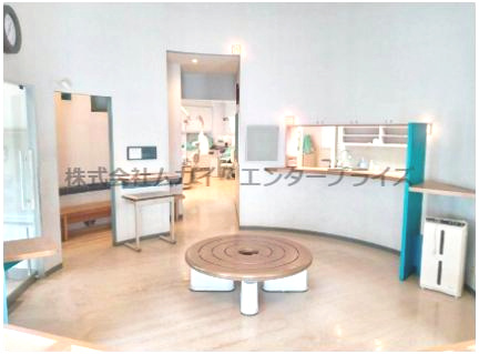 岸和田駅前中井店舗の内装