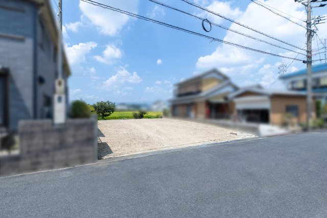 鈴鹿市十宮4丁目の前面道路含む現地写真|幹線道路へのアクセス良好で、車での通勤・通学や各方面への移動もスムーズな立地です。