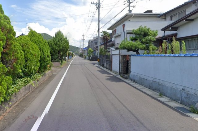 各務原市那加琴が丘町１丁目の前面道路含む現地写真