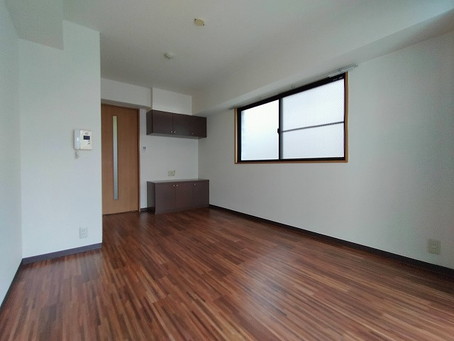 神戸市兵庫区上沢通１丁目の賃貸マンションの居間・リビング