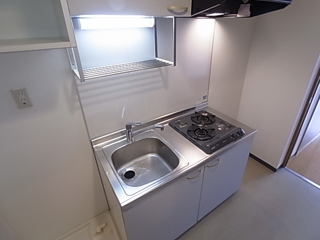 神戸市兵庫区上沢通１丁目の賃貸マンションのキッチン|システムキッチン（ガス２口）