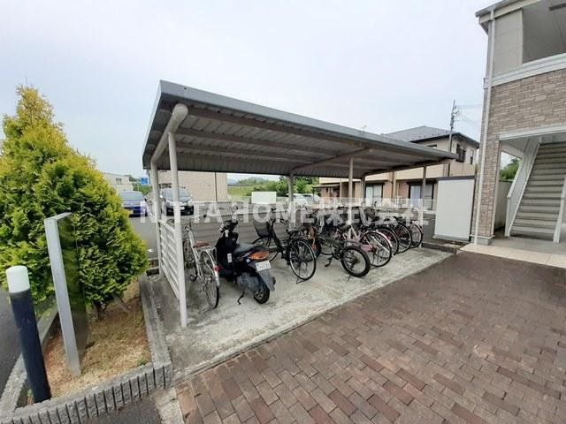 綾部市大島町魚梁ノ上のアパートのその他共用部分|駐輪場が敷地内にあります( ^^)