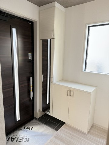 アーバンスタイル北群馬郡吉岡町9期　3号棟の玄関|収納付きの玄関です