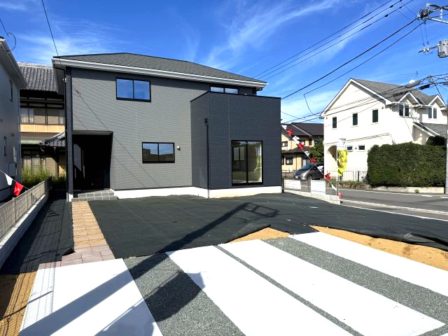 アーバンスタイル北群馬郡吉岡町9期　3号棟の駐車場|駐車場もキレイに整備されています。並列３台駐車可能です！