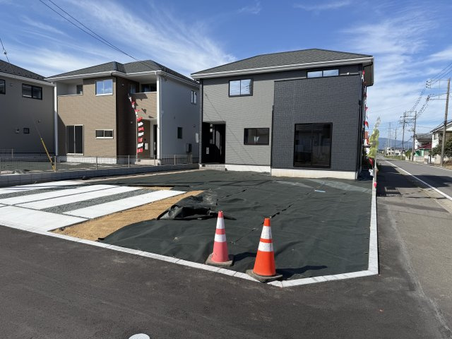 アーバンスタイル北群馬郡吉岡町9期　3号棟の外観|角地で陽当たり良好です！