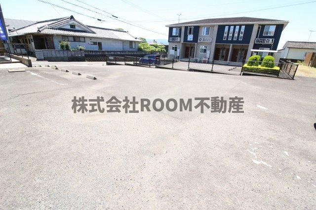 クレストコートBの駐車場|車をお持ちの方に嬉しい駐車場付きの物件です