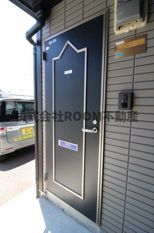 クレストコートBの玄関|収納もある玄関です