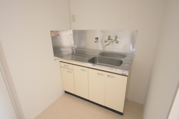 諏訪東生駒ビルのキッチン