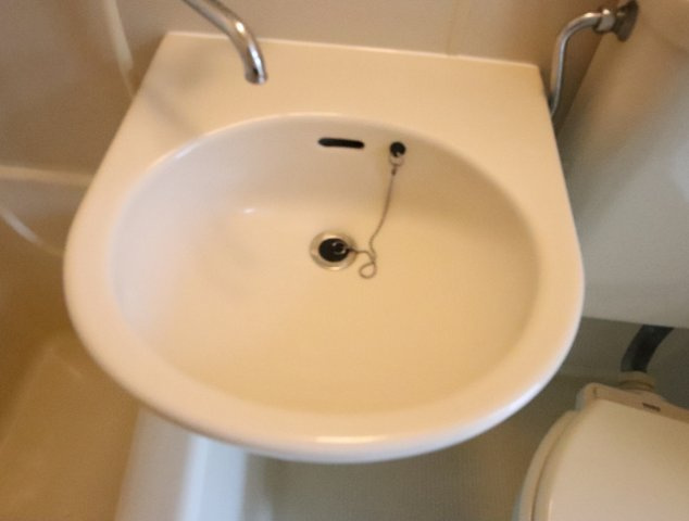 諏訪東生駒ビルの洗面所