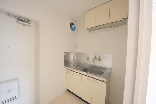 諏訪東生駒ビルのキッチン