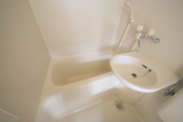 諏訪東生駒ビルの浴室