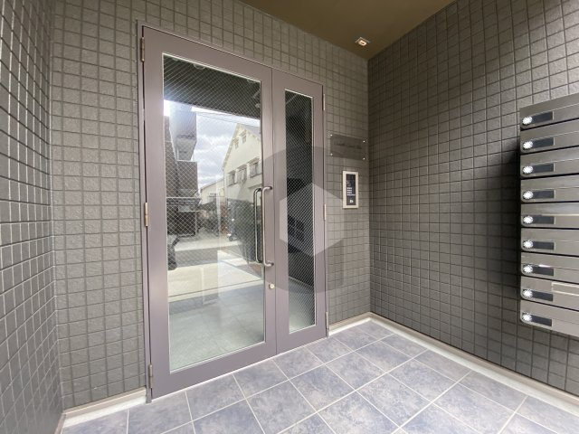 グロースコート弥刀のエントランス