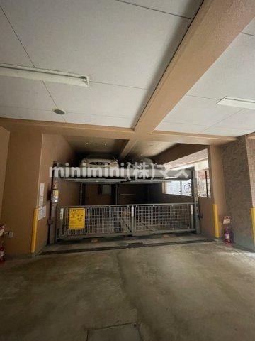 プレサンス大手前パークサイドⅡの駐車場