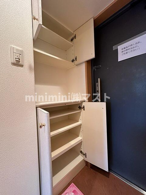 プレサンス大手前パークサイドⅡの玄関