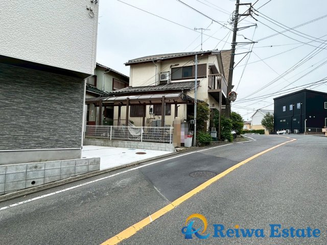 新築戸建　藤沢市石川の前面道路含む現地写真