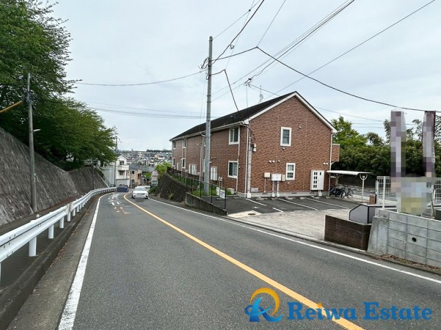 新築戸建　藤沢市石川の前面道路含む現地写真