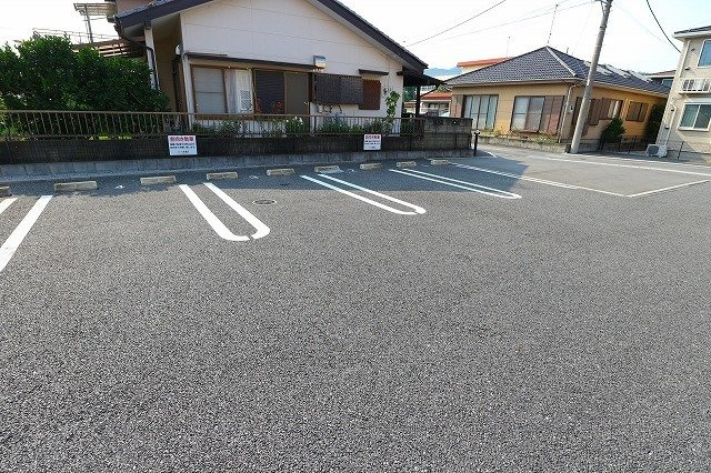 サン　ヴィレッジの駐車場