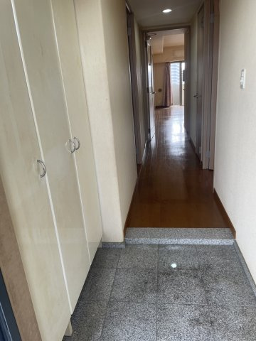 サーパス黒田の玄関