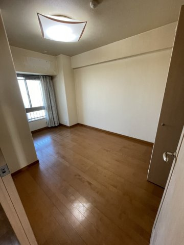 サーパス黒田の洋室