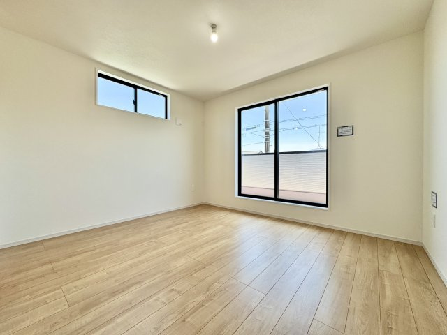 中央区市野町　1期の洋室|2F南側8.5畳の洋室♪
主寝室にぴったりです！