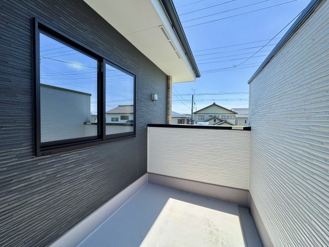 中央区市野町　1期のバルコニー|2箇所にバルコニーがあります。
洗濯物を干す場所にも困りません。