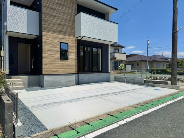 中央区市野町　1期の駐車場|並列で3台駐車可能で車の出し入れもらくらくです。